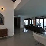 Casa Blanca Villa *